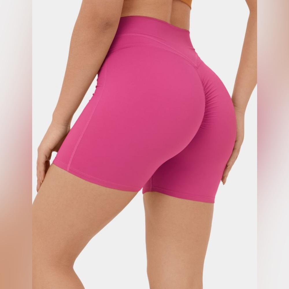 Softlyzero™ Plush High Waisted Crossover Ruched Yoga Shorts 5''